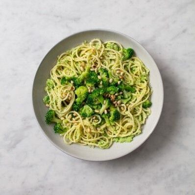 espaguetis con brócoli e piñóns, dieta mediterránea